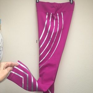 LAST 1 😳 ICONIC Workout Leggings Yoga Pants NWT